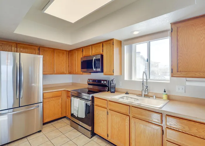 Pool Access & Mtn Views: Havasu Condo! Ferienhaus *