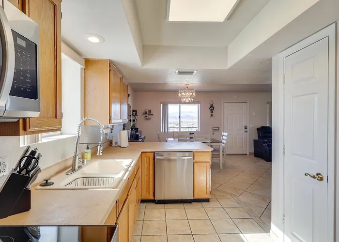 Pool Access & Mtn Views: Havasu Condo! *