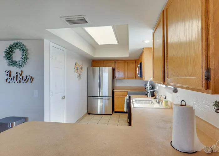 Pool Access & Mtn Views: Havasu Condo! Ferienhaus Lake Havasu City